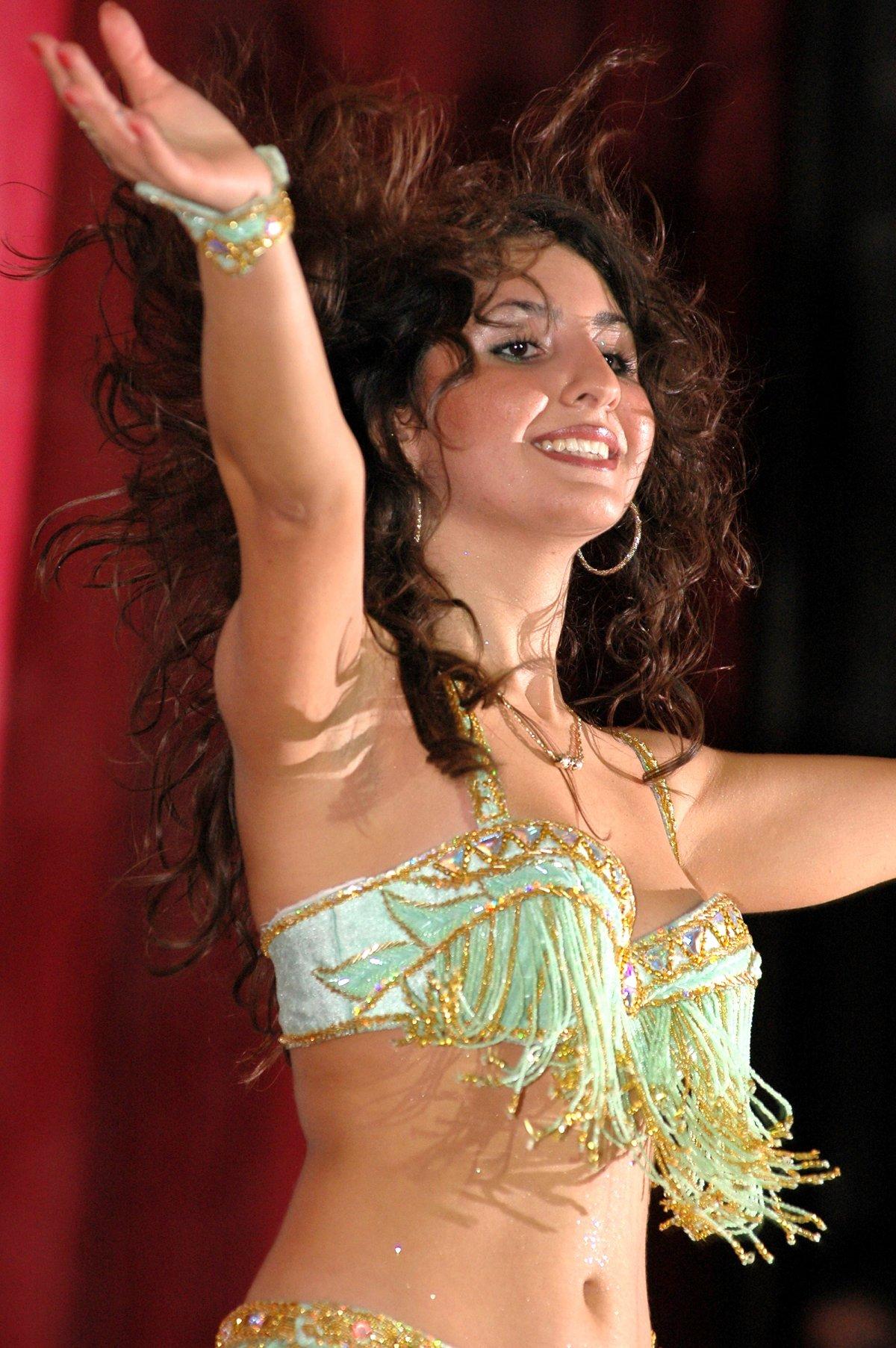 How to Belly Dance for Beginners