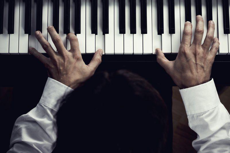 16 Wacky Facts About the World's Most Famous Piano Players [Infographic]